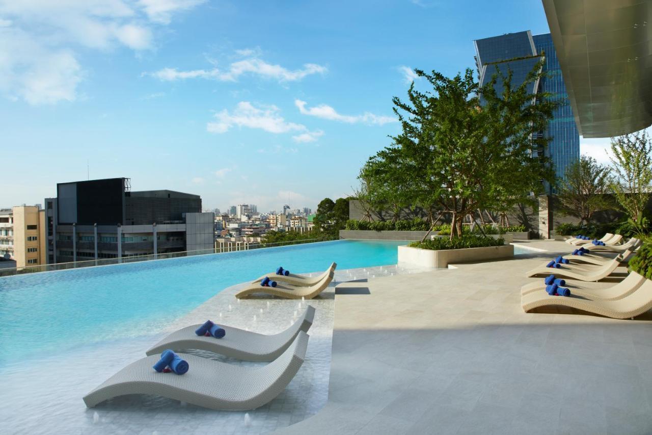 Somerset Rama 9 Bangkok - SHA Plus Certified Bagian luar foto The pool at the 1018