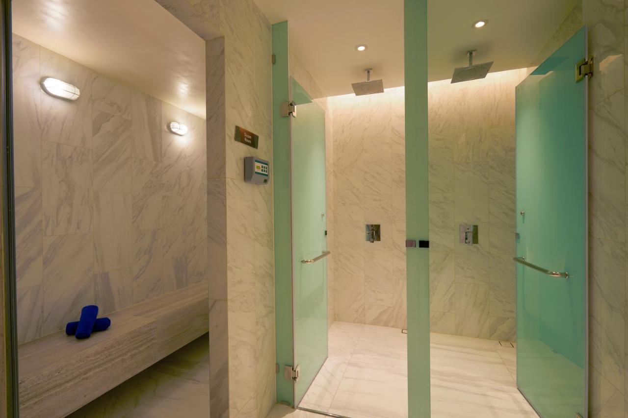 Somerset Rama 9 Bangkok - SHA Plus Certified Bagian luar foto Shower room